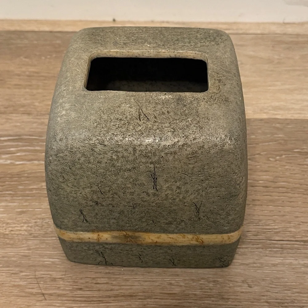 Wamsutta Bedrock Tissue Box Cover Resin Fossil Gray Green Beige Band Y2K